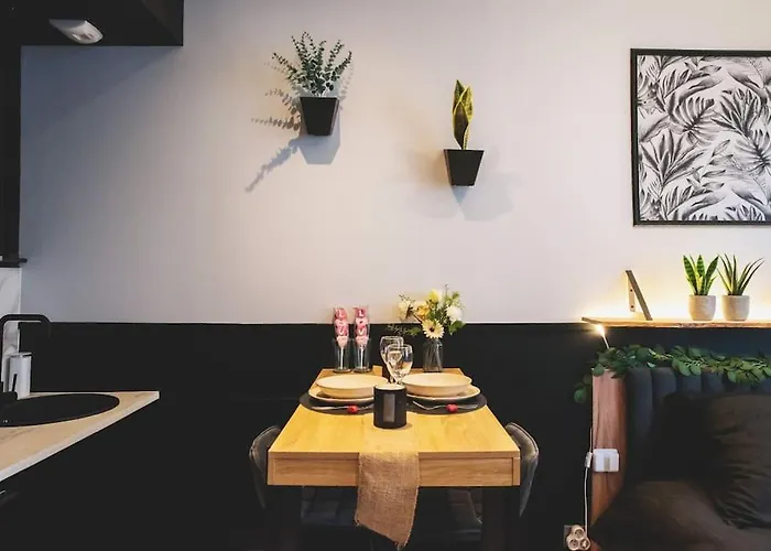 Room, La Douce Angevine